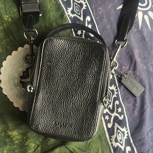 Compact Black Crossbody Bag with Pebbled Leather Finish